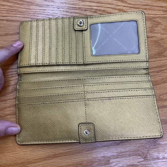Michael Kors wallet - Picture 2 of 5